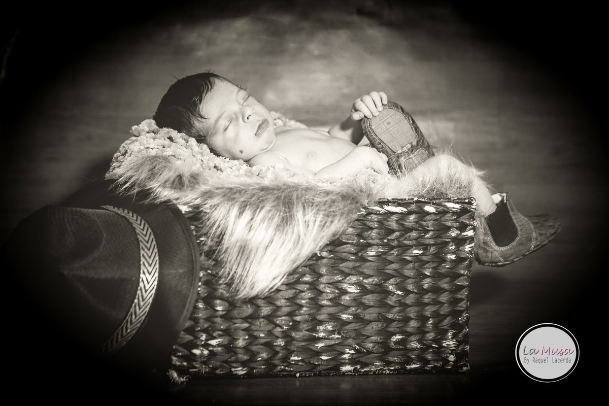 Tomas Newborn-fotos recém-nascido-bebê caubói-fotos estúdio-mamãe de menino-fotos de bebês-LaMusa-df