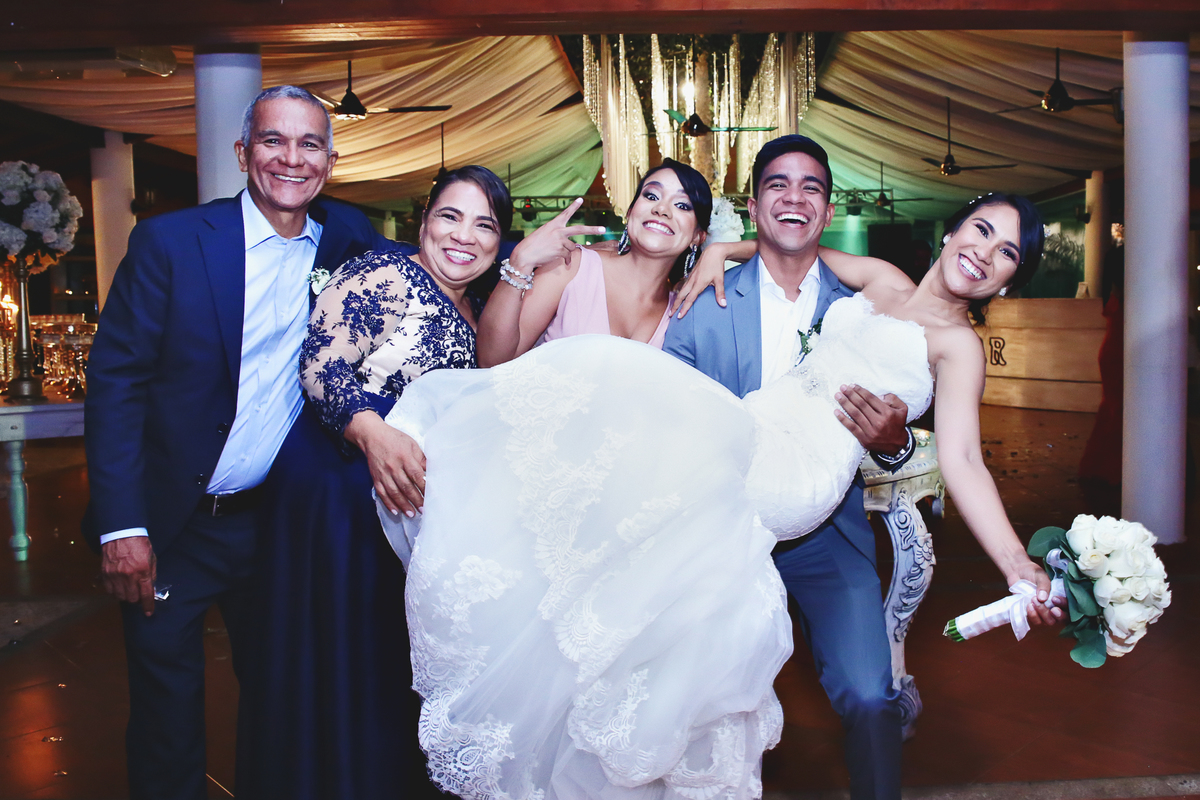 La novia y su familia.