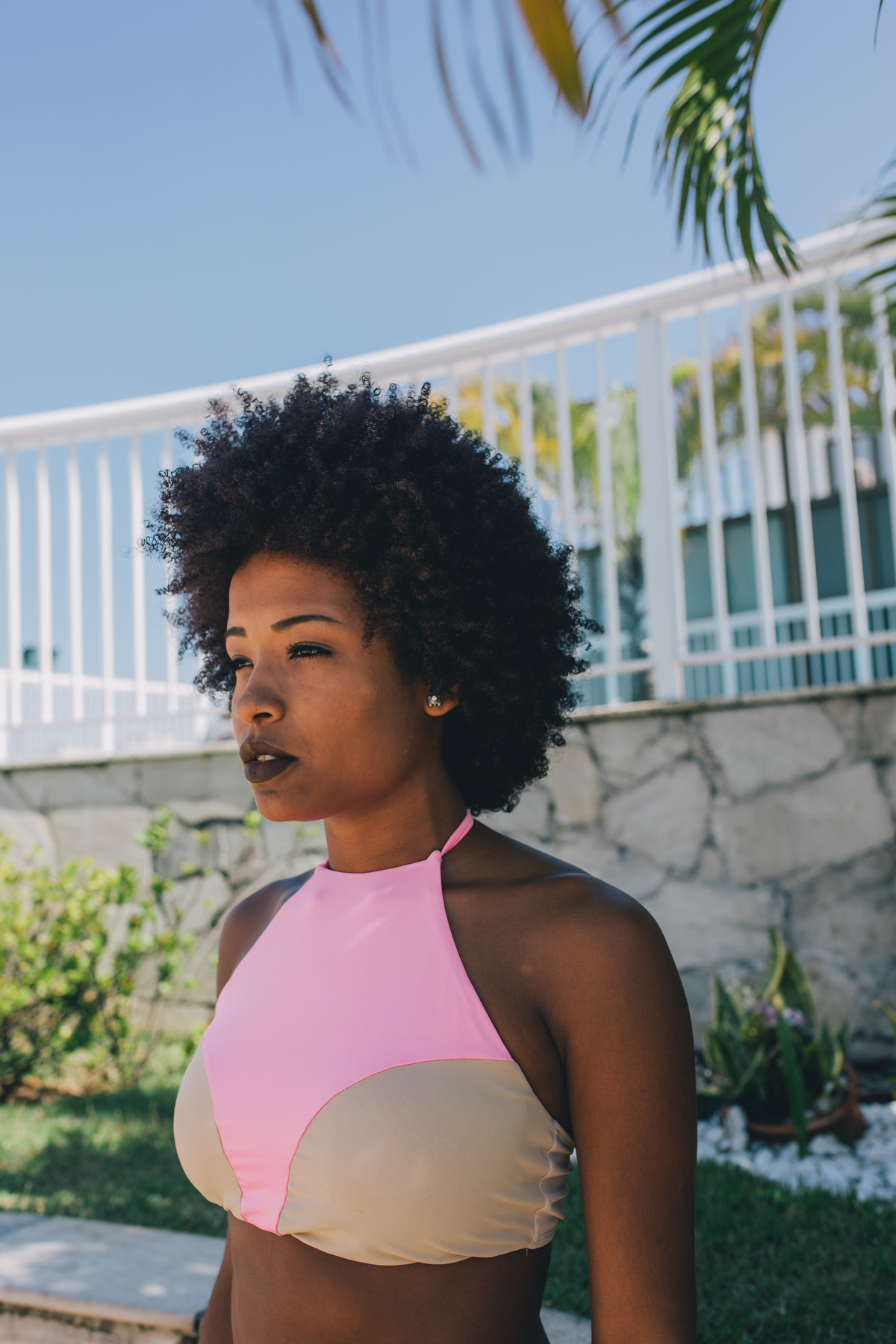 foto-individual-rj-ensaio-externo-olhando-pro-lado-modelo