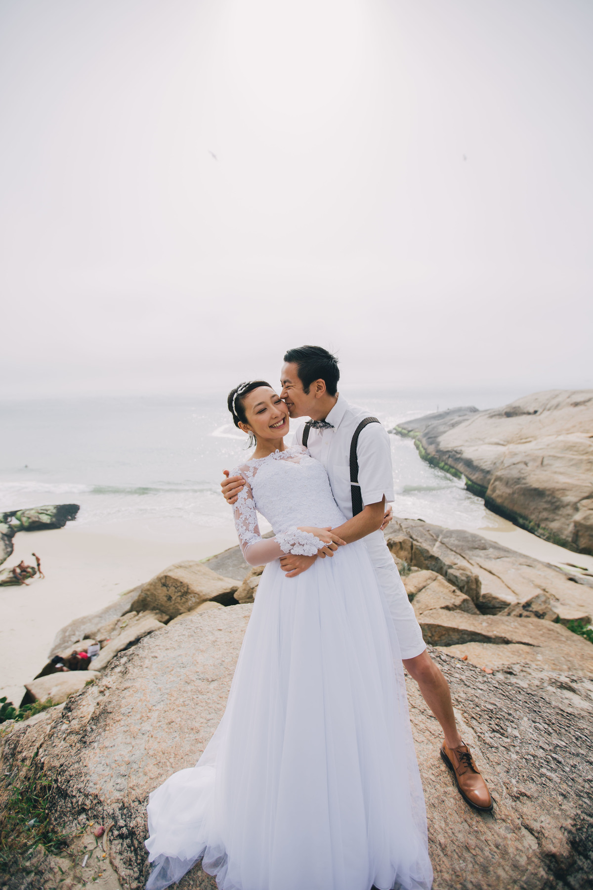 ensaio-externo-de-casal-rj-arpoador-beijo-na-bochecha