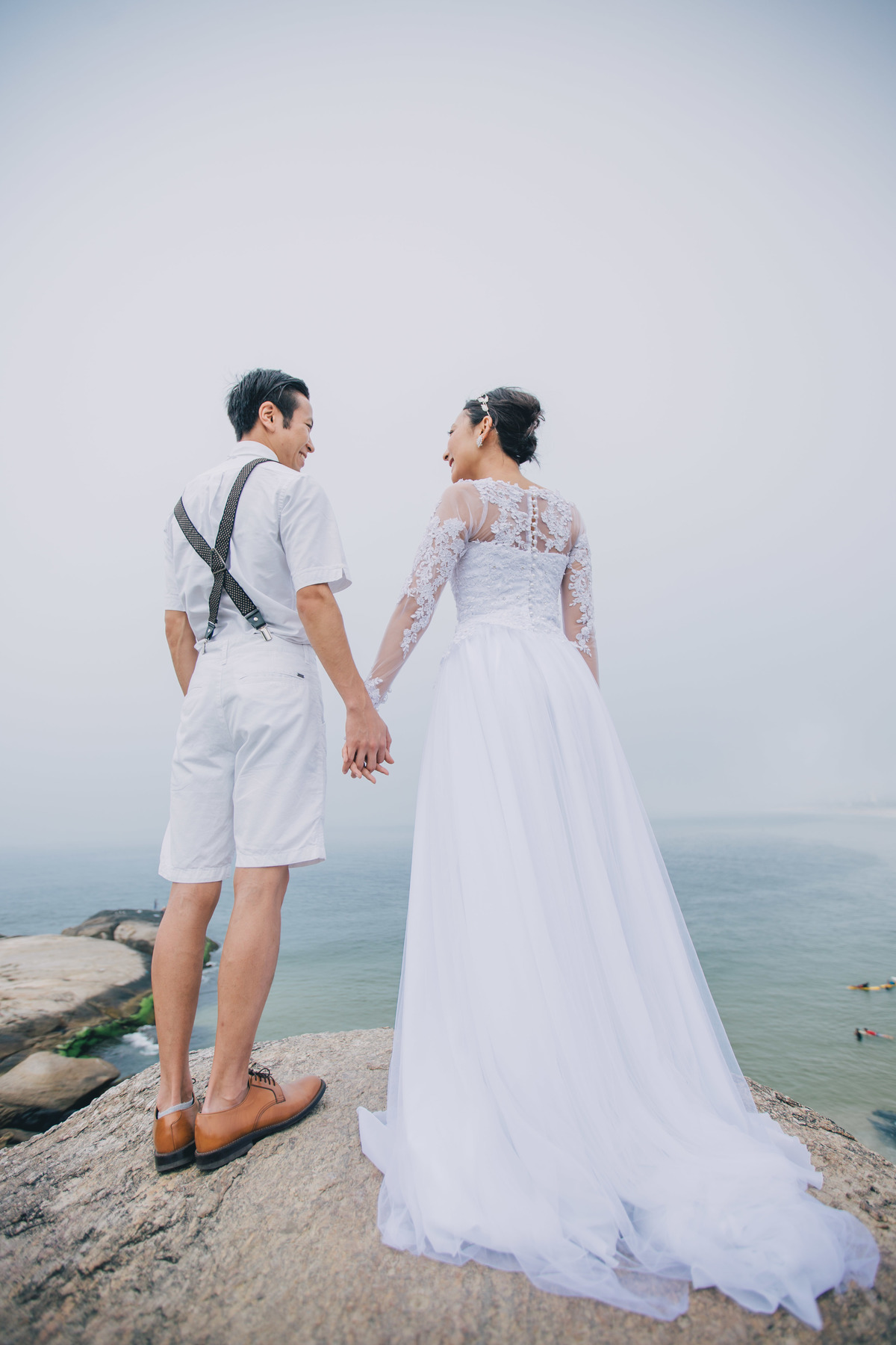 ensaio-externo-de-casal-rj-arpoador-maos-dadas-amor