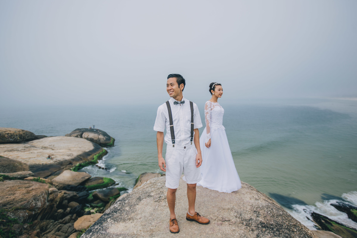 ensaio-externo-de-casal-rj-arpoador-mar-pedras