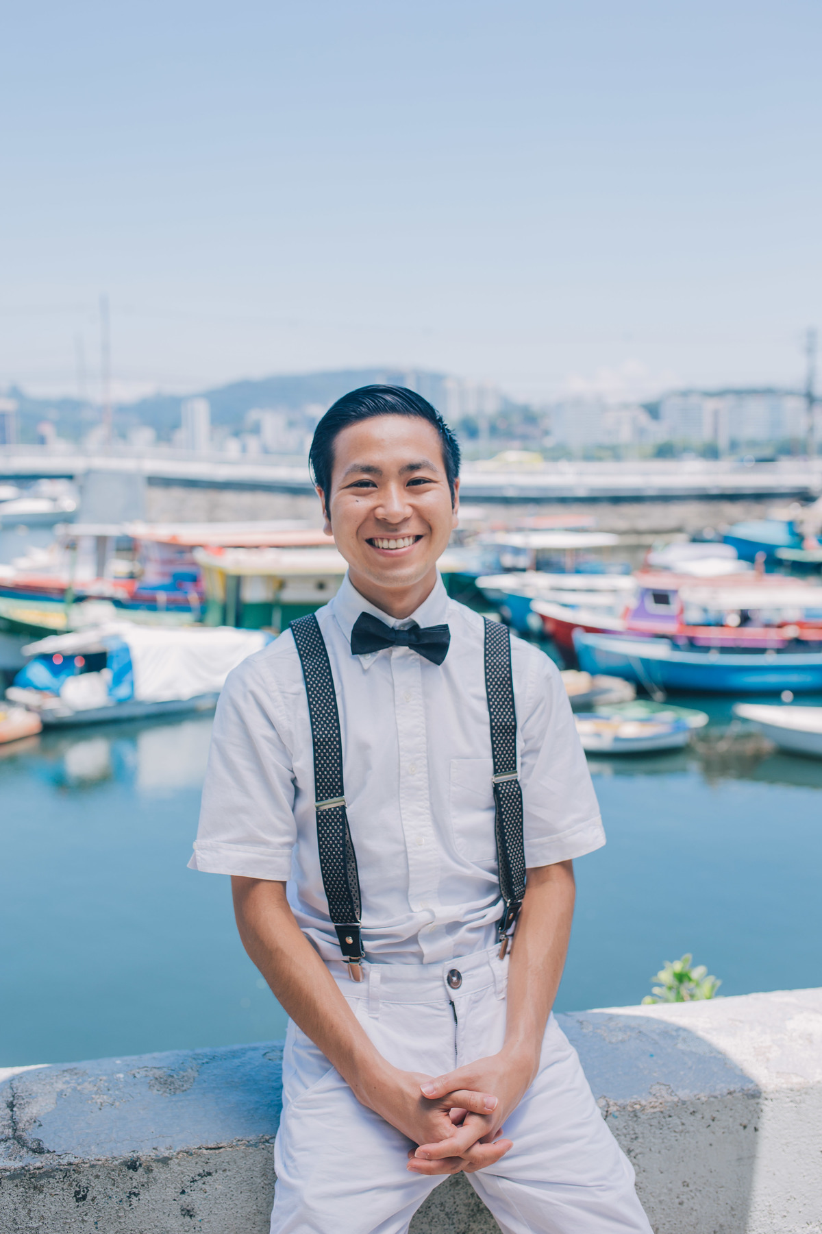 ensaio-externo-de-casal-rj-mureta-da-urca-homem-sorriso-noivo