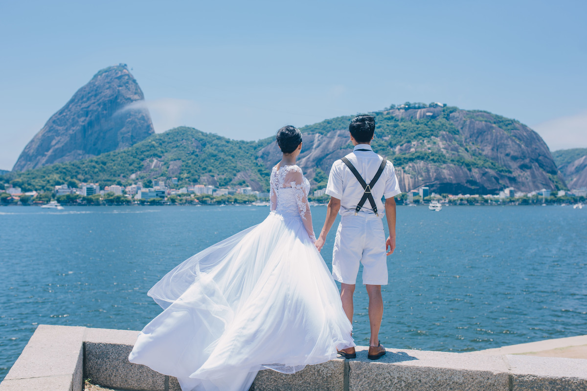 ensaio-externo-de-casal-rj-monumento-estacio-de-sa-noivos