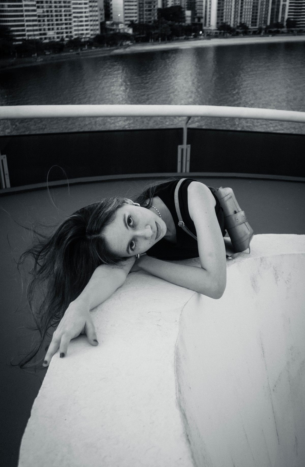 ensaio feminino preto e branco , poses ensaio fotográfico feminino interessante 