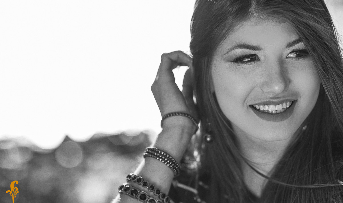 foto mexendo no cabelo