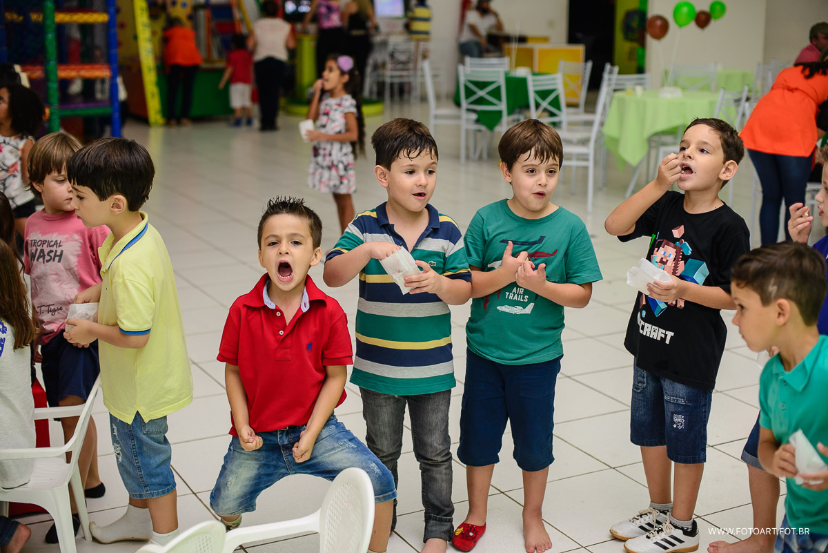 criancas brincando no Espaço Kids Buffet Infantil