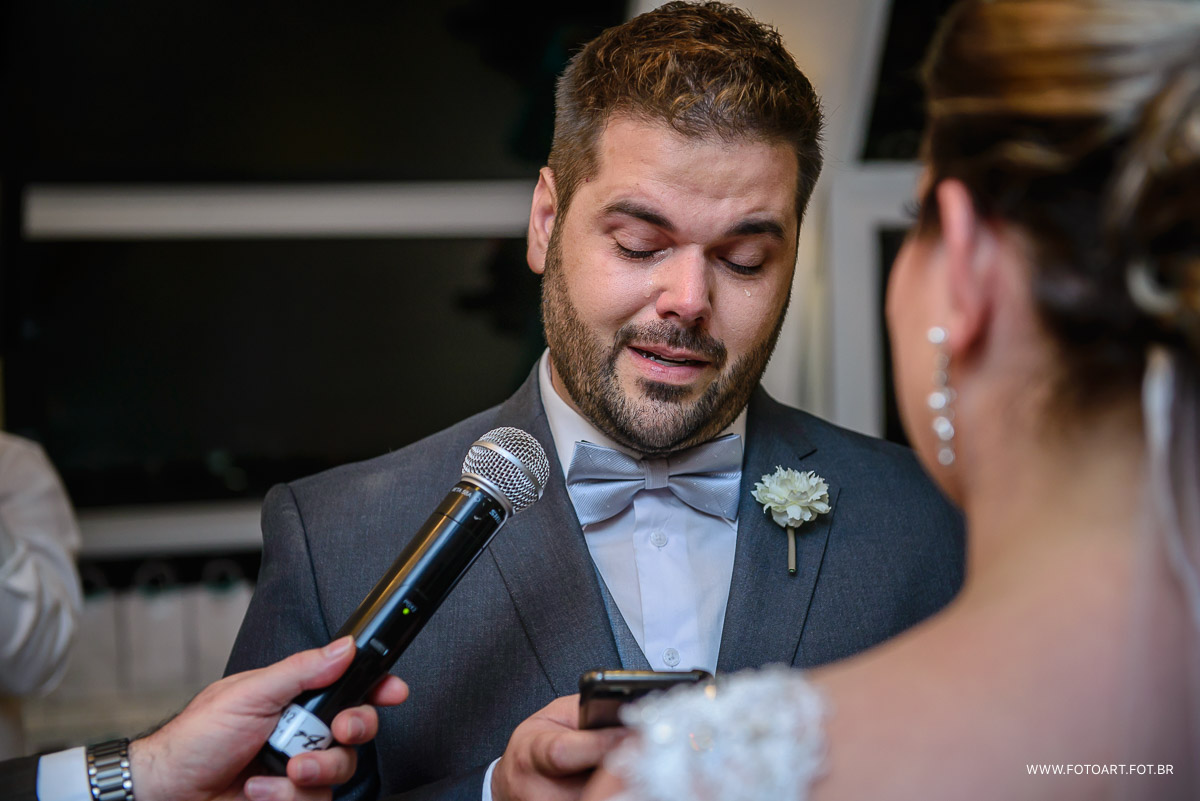 noivo chorando na capela de vidro do luz tropical eventos foto de Anderson Silva Fotoart fotografo sp