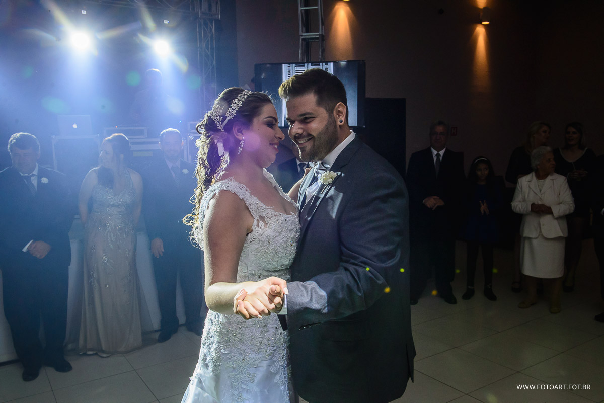 noivos dancando a valsa com os padrinhos no luz tropical eventos foto de Anderson Silva Fotoart fotografo sp
