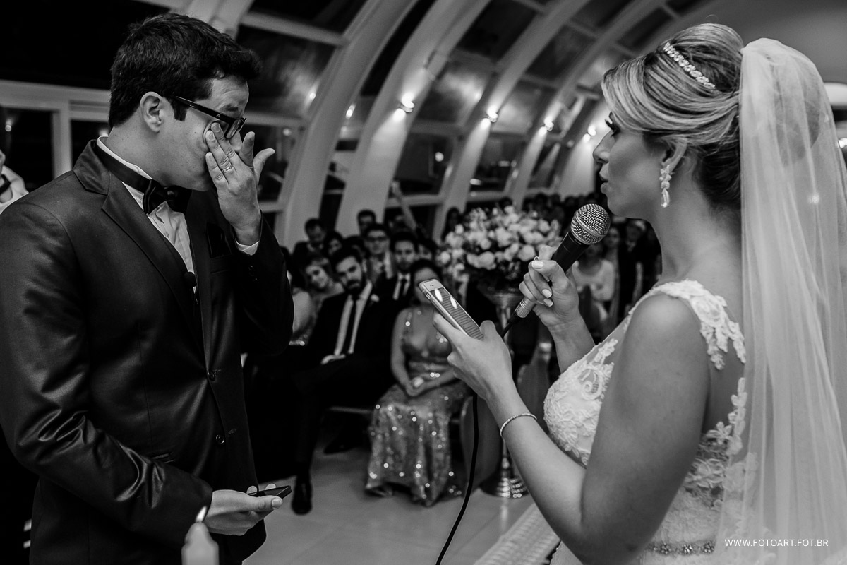 troca de votos de noivos e noivo chorou  capela de vidro do luz tropical  foto de Anderson Silva Fotoart fotografo sp