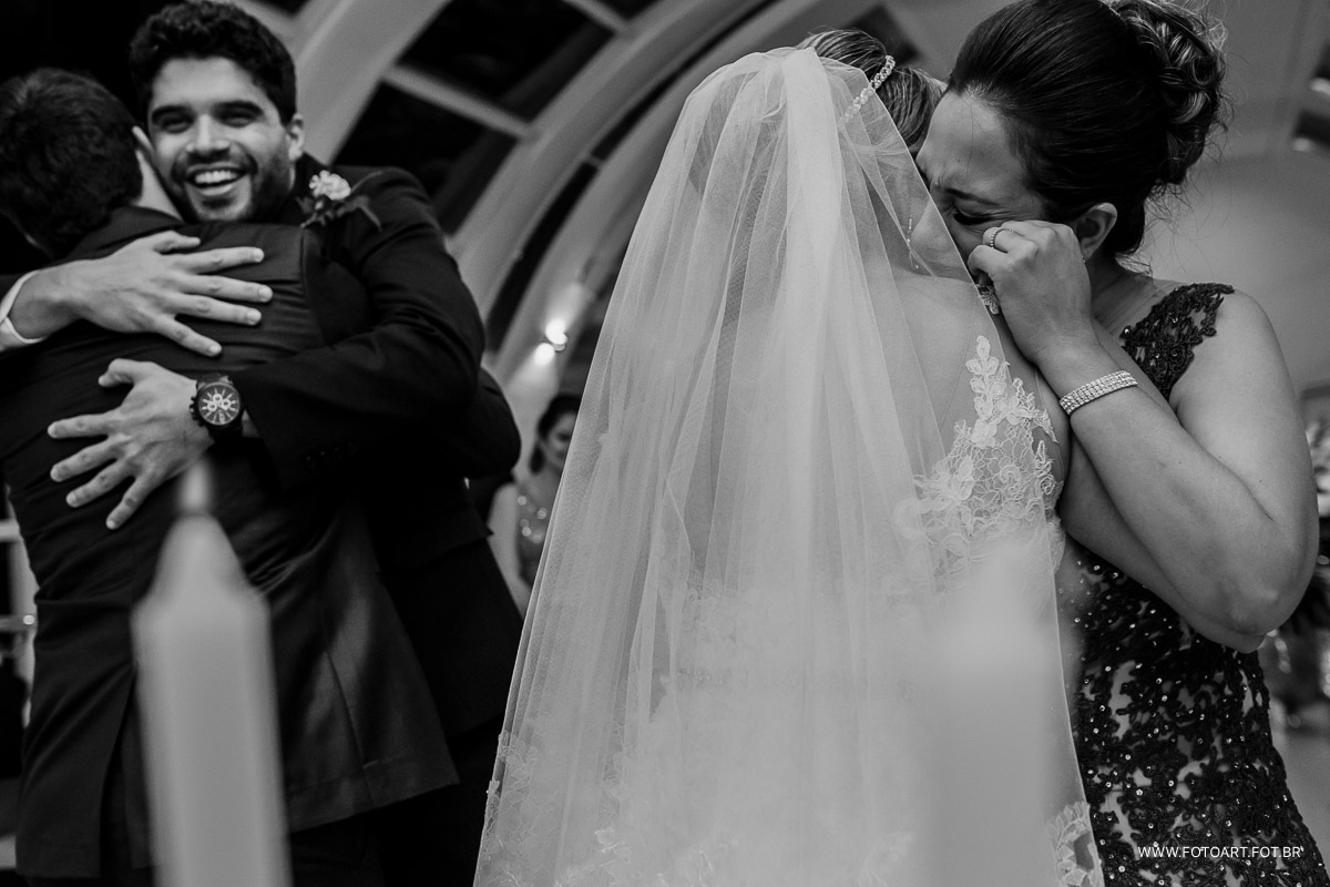 abracos com muitos sentimentos  capela de vidro do luz tropical  foto de Anderson Silva Fotoart fotografo sp