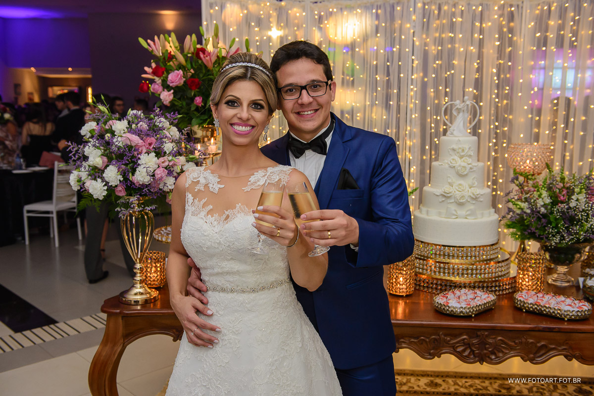 brinde com tacas e aliancas de casal no luz tropical  foto de Anderson Silva Fotoart fotografo sp