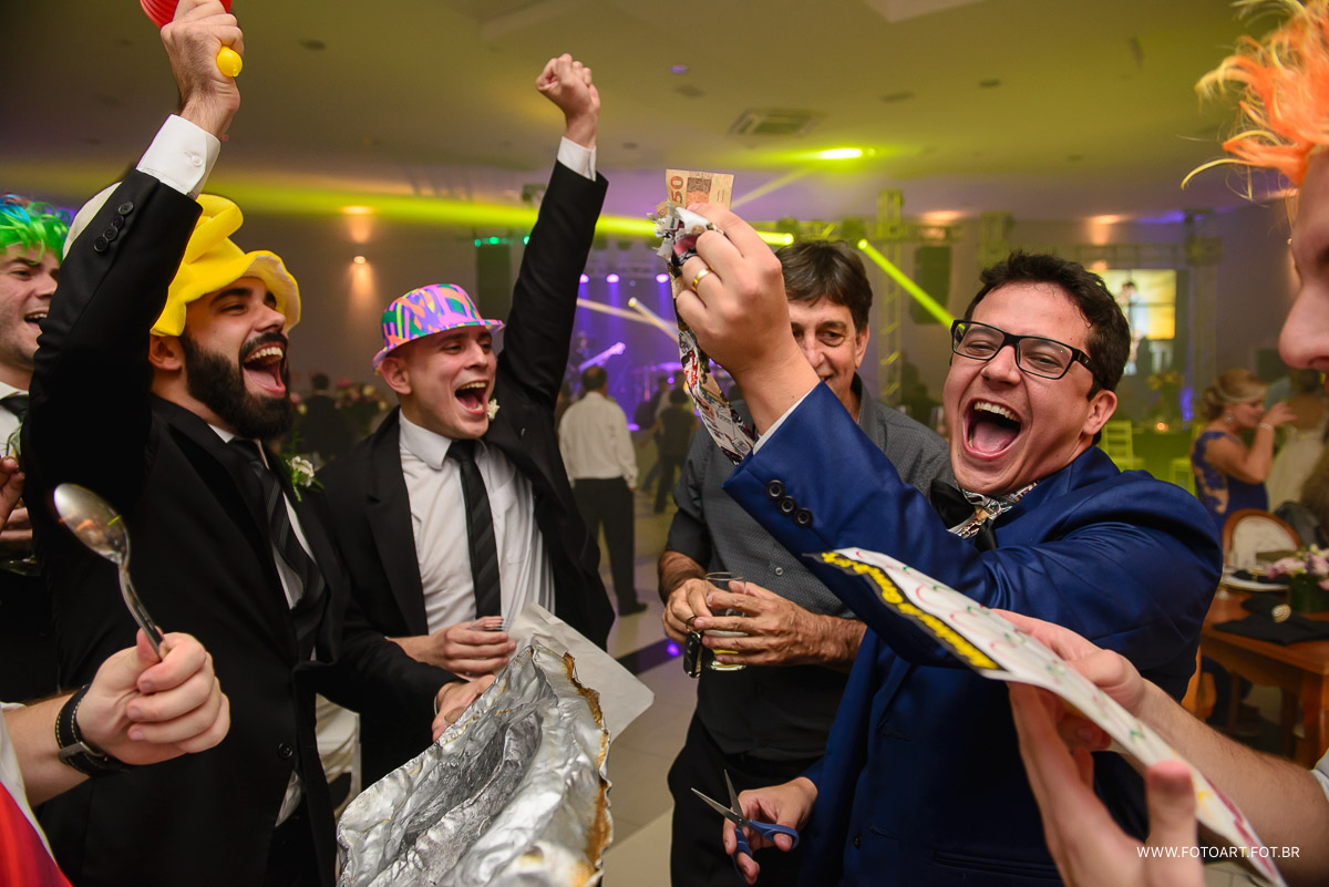 momento da gravata muita alegria e diversao no luz tropical  foto de Anderson Silva Fotoart fotografo sp