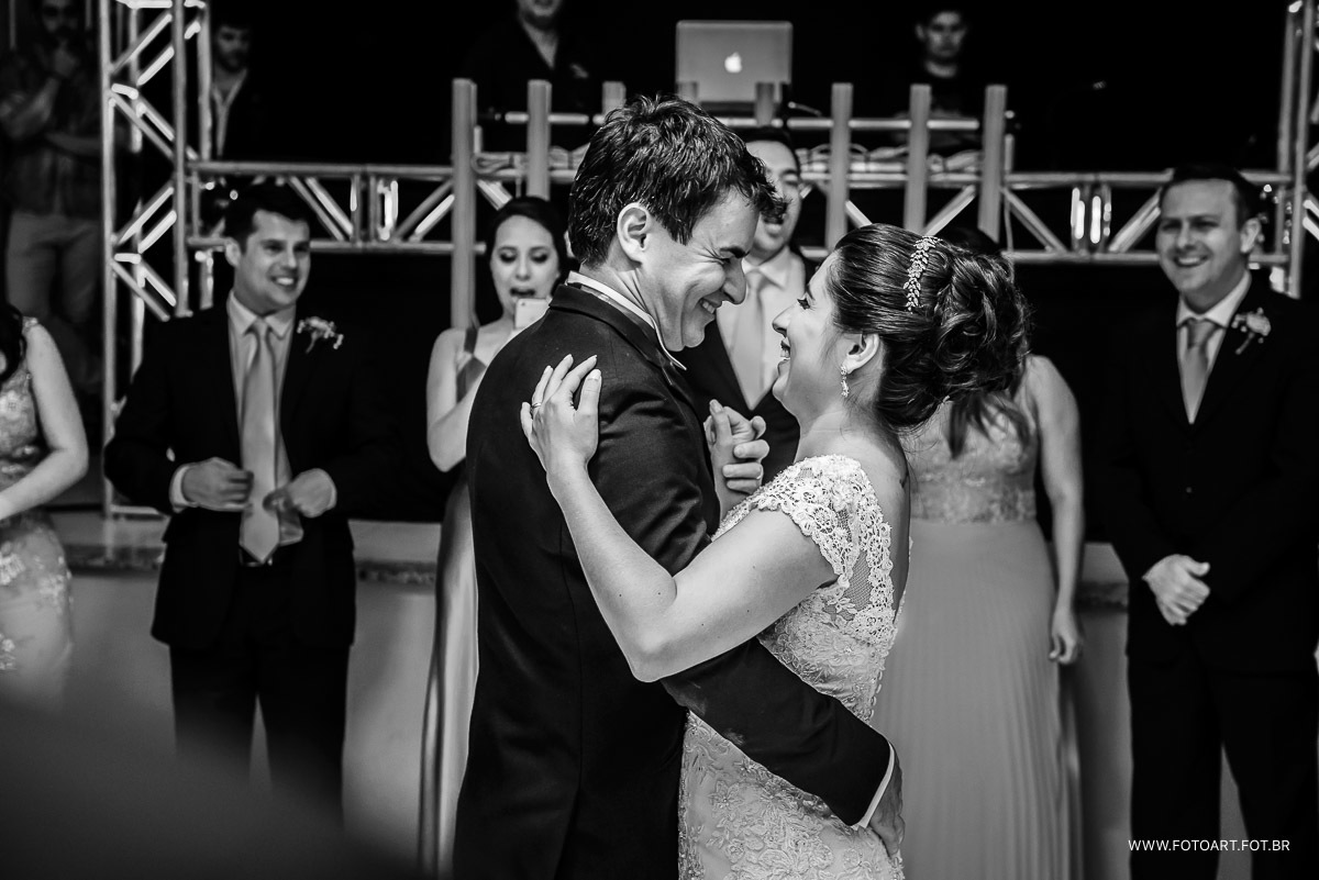 pista de danca com olhares apaixonados no buffet luz tropical eventos  foto de Anderson Silva Fotoart fotografo botucatu sp e regiao