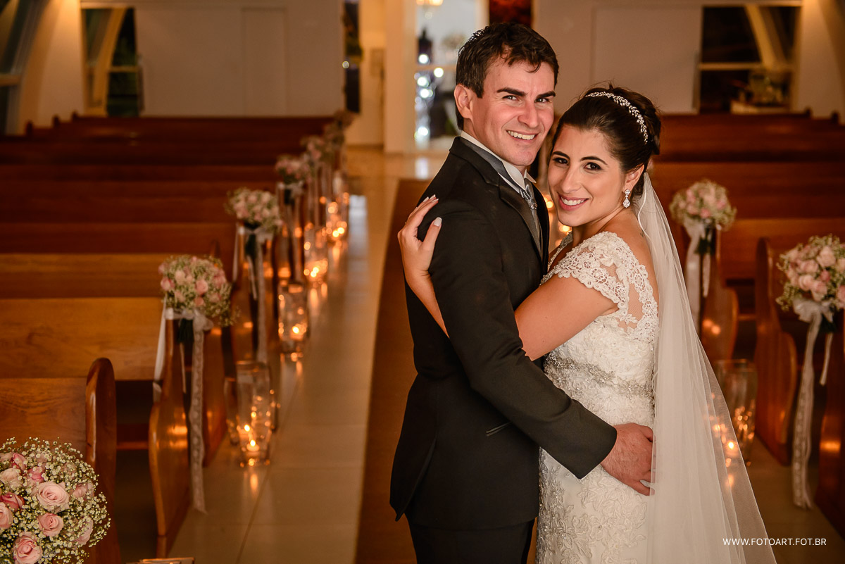 Noivos posando para foto no buffet luz tropical eventos  foto de Anderson Silva Fotoart fotografo botucatu sp e regiao
