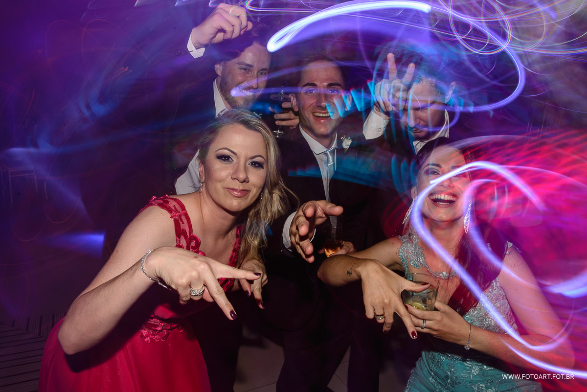 a festa com muita danca no casamento camila e deivid no buffet luz tropical eventos  foto de Anderson Silva Fotoart fotografo botucatu sp e regiao