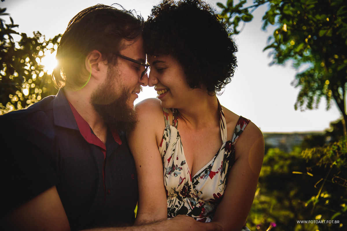 foto romantica com sol ao fundo fotografo de casamento de Botucatu sao paulo e regiao Anderson Silva Fotoart