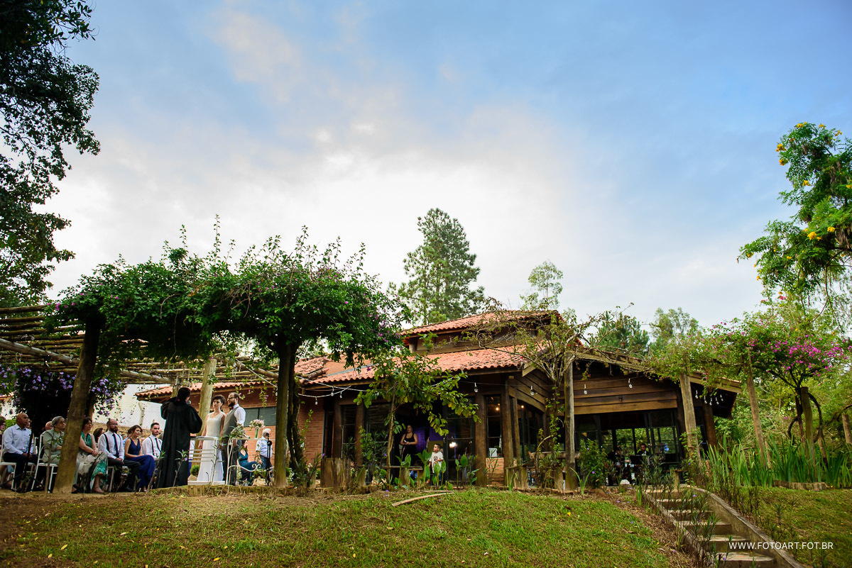 foto mostrando o casamento ao ar livre no campo em botucatu foto de Anderson Silva Fotoart fotografo sp