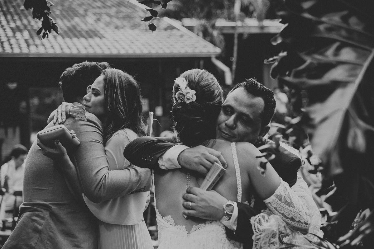 momento de abracos fotografias sentimentais em casamento boho chic em bauru  foto do fotografo anderson silva 