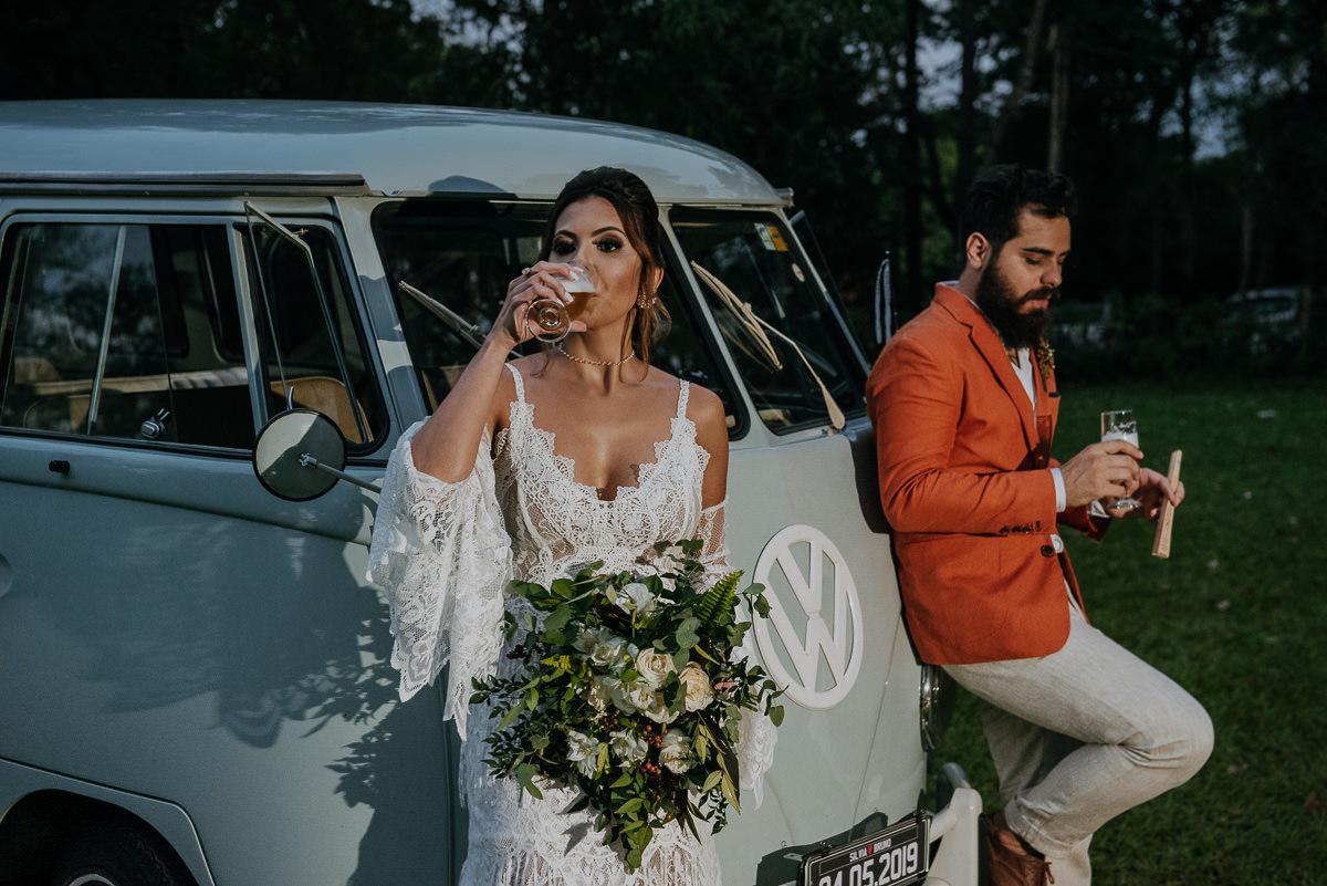 kombi para fotos e buque e vestido boho chic de noiva para casamento no campo bauru fotografo anderson silva botucatu