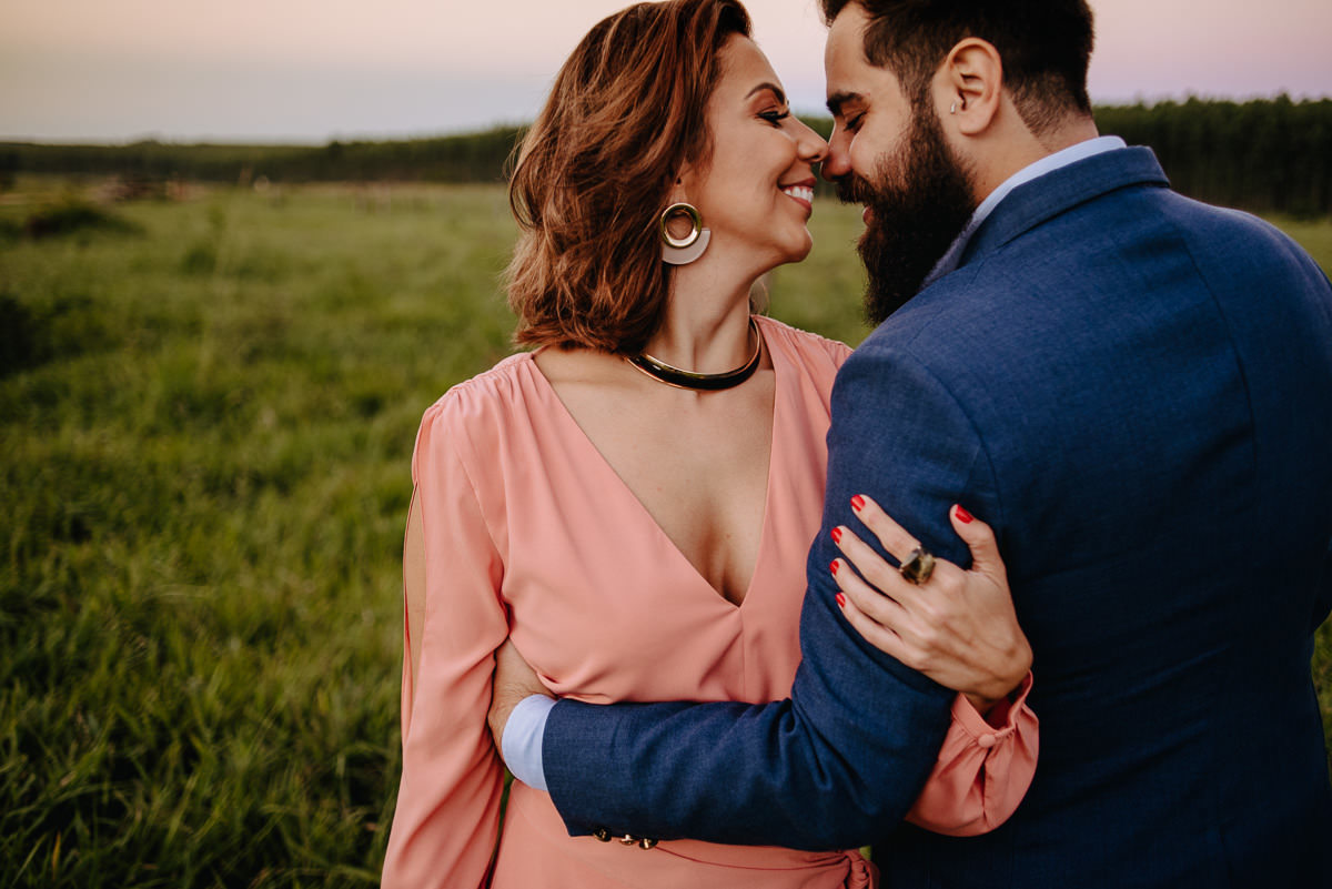 foto do casal romantico e com estilo do pre wedding para passaram no dia do casamento