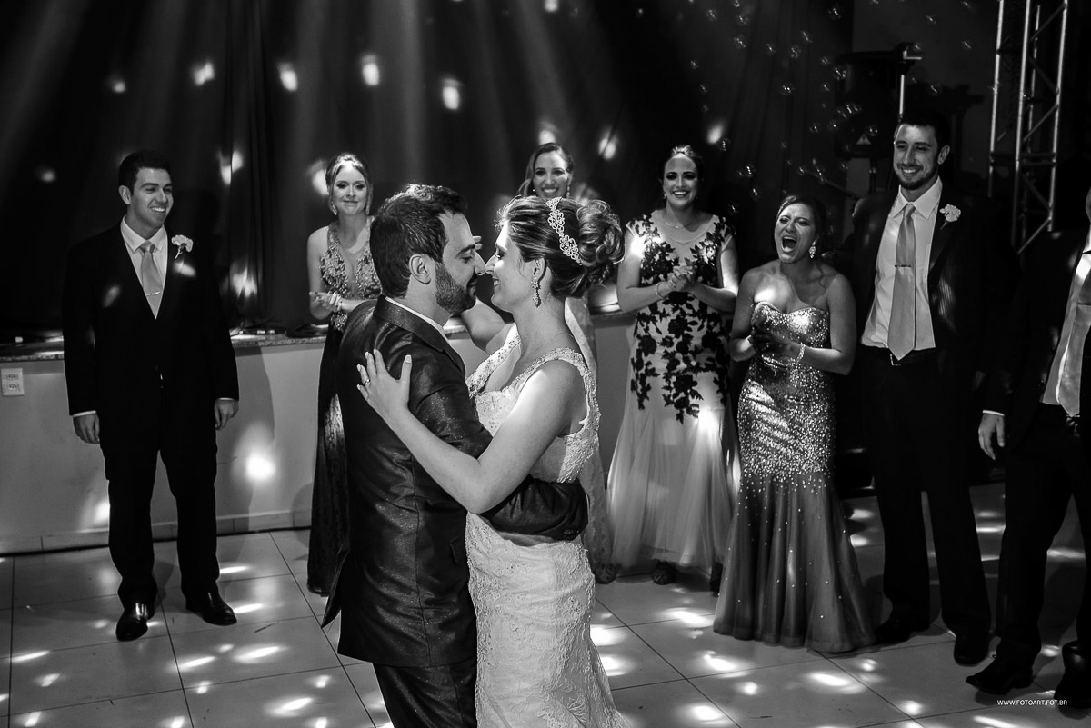 Dança dos noivos com padrinhos no buffet Luz Tropical Festas e Eventos Botucatu por Anderson Silva Fotoart fotografo sp