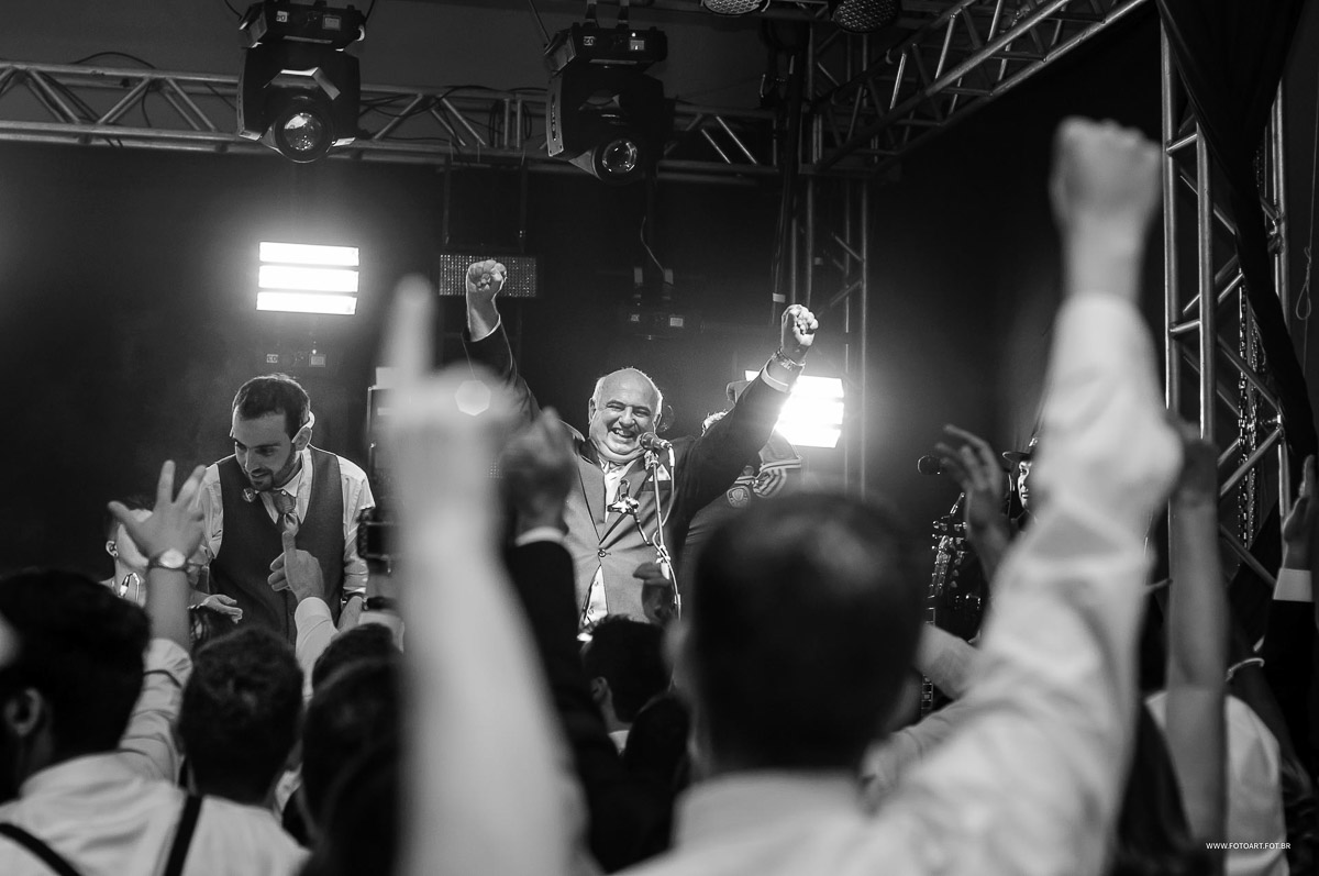 Pai de marcelo pavan no palco no buffet Luz Tropical Festas e Eventos Botucatu por Anderson Silva Fotoart fotografo sp