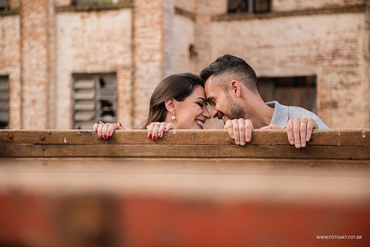 carroca e noivos em frente da usina abandonada indiana Botucatu foto de Anderson Silva Fotoart fotografo sp