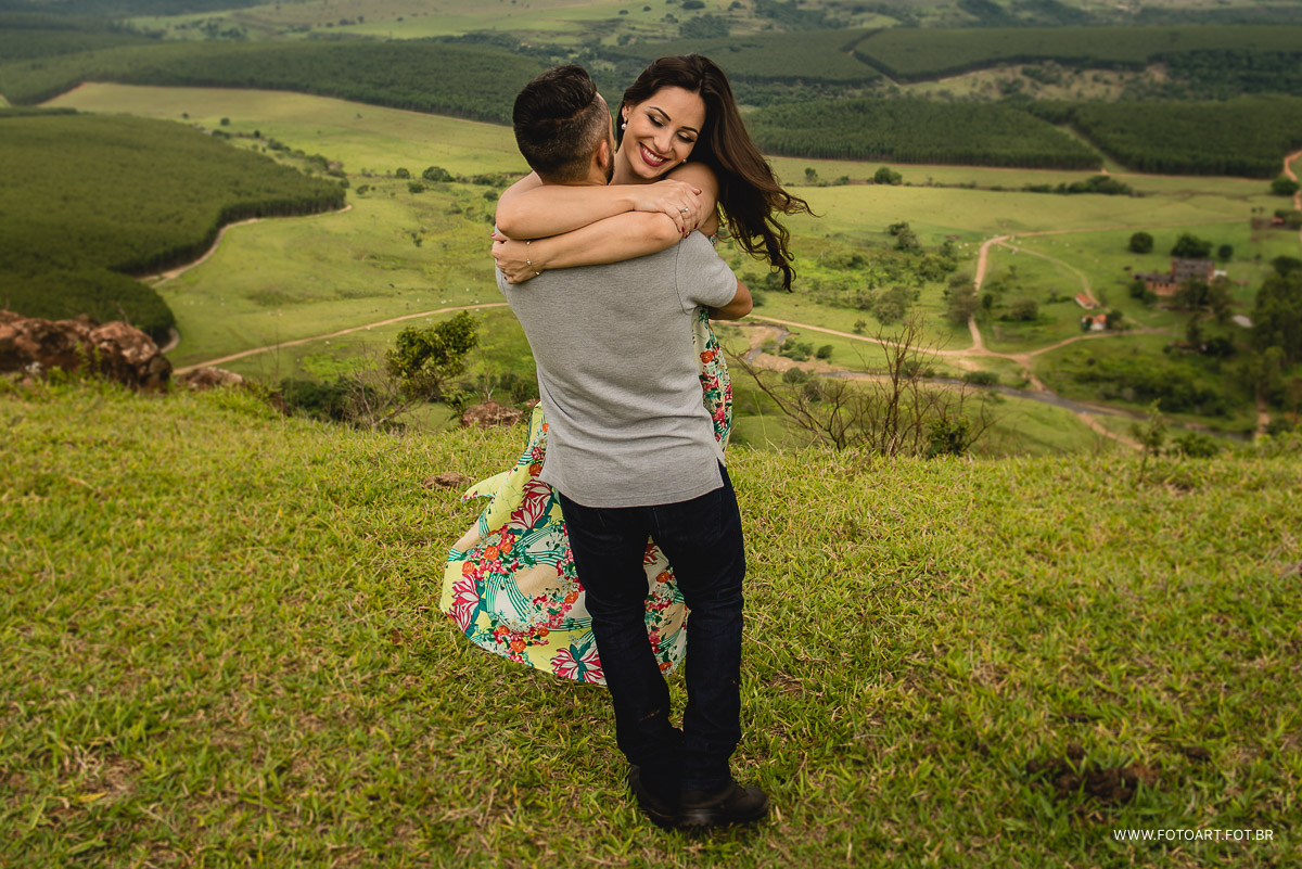 Noivo girando noiva na base da nuvem Botucatu foto de Anderson Silva Fotoart fotografo sp
