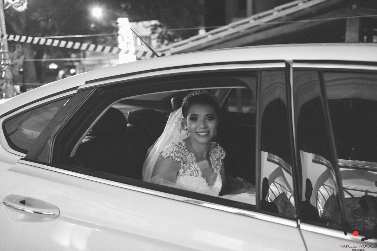 noiva no carro