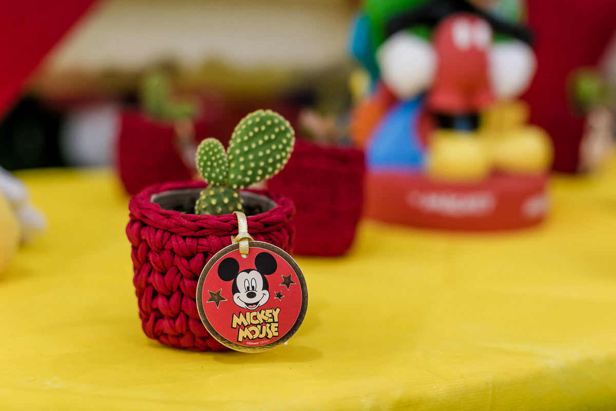 Mesa de aniversário com o tema mickey e minnie