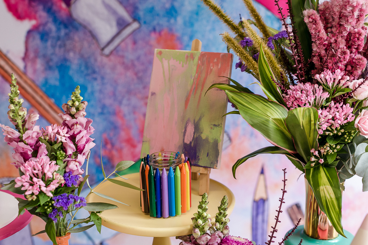 Mesa de aniversario com tema artes na Escola de artes circenses trapézio voador jardim guedala sao paulo sp