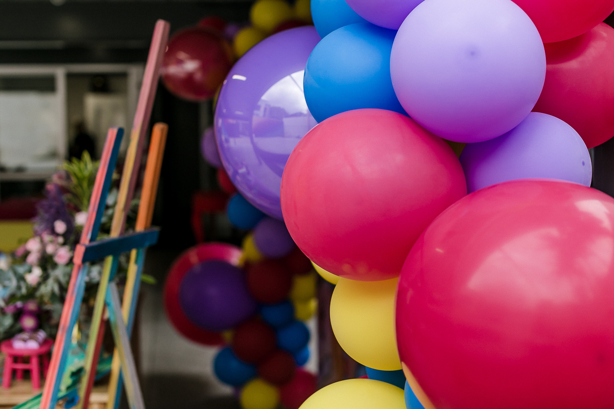Mesa de aniversario com tema artes na Escola de artes circenses trapézio voador jardim guedala sao paulo sp