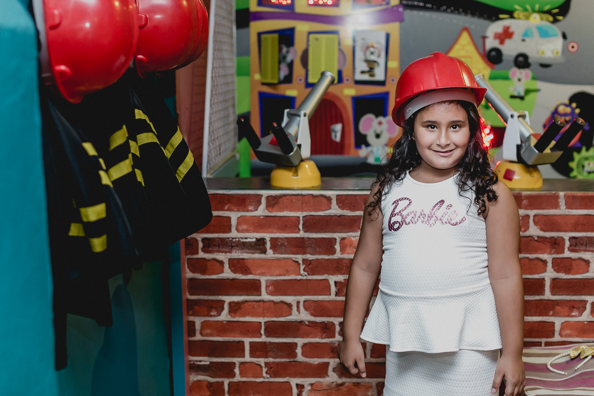 retrato da amiguinha de bombeira