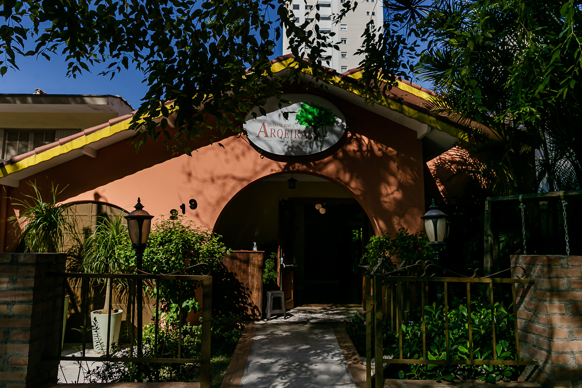fachada do buffet quintal das aroeiras no bairro do jardim em santo andré sp