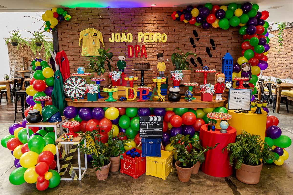 mesa de aniversario com o tema detetives do predio azul DPA no buffet engenho moema em sao paulo sp