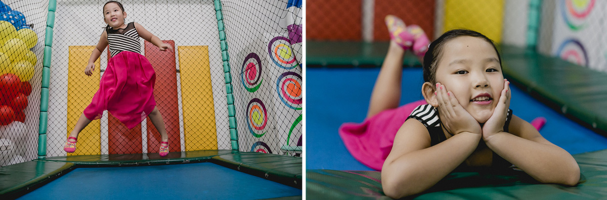 amiga brincando no pula pula