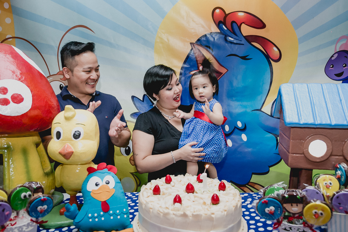 cantando o parabéns com a familia