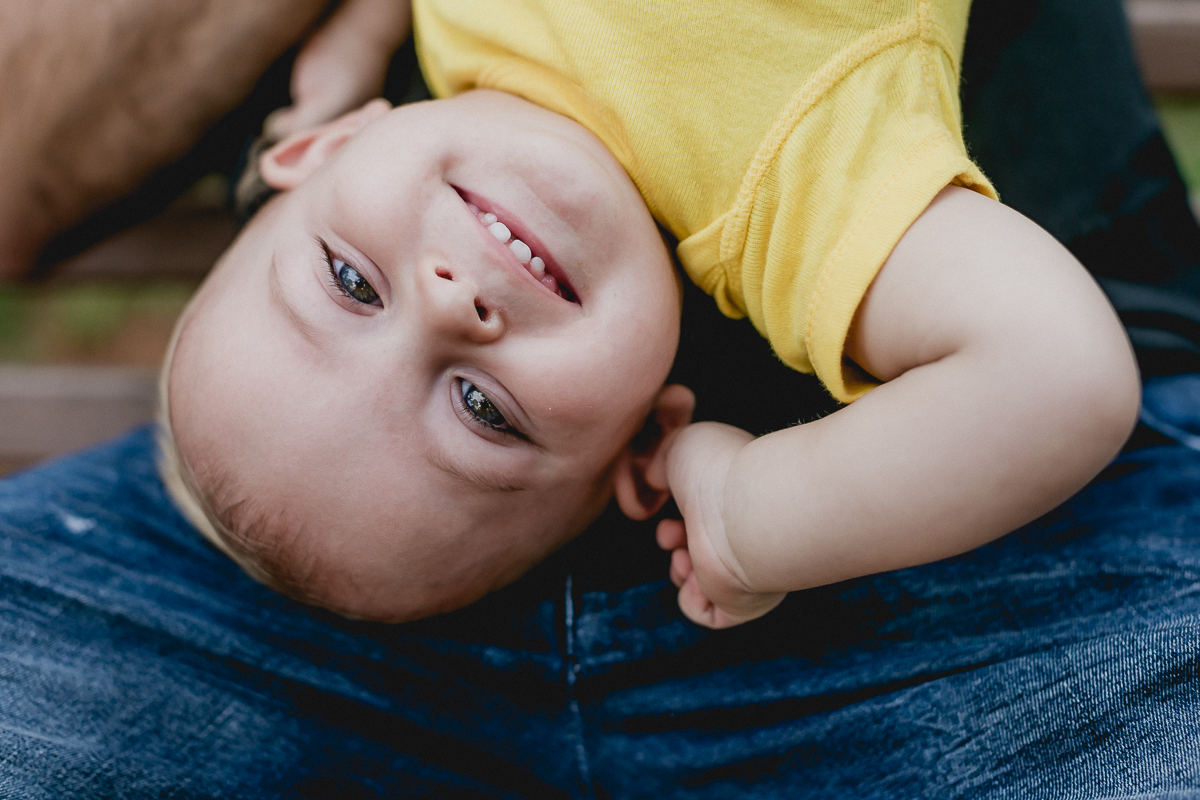 Joao de cabeça para baixo no ensaio