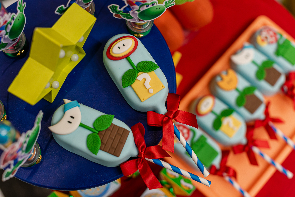 mesa de aniversario infantil com o tema super mario