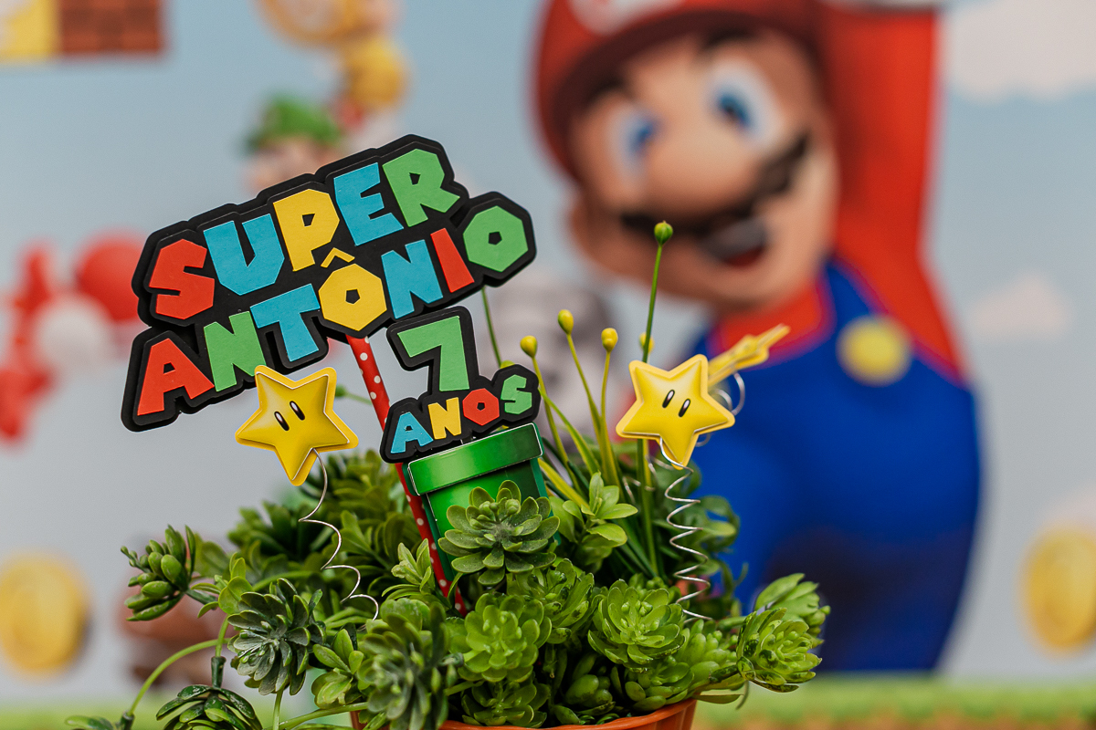 mesa de aniversario infantil com o tema super mario