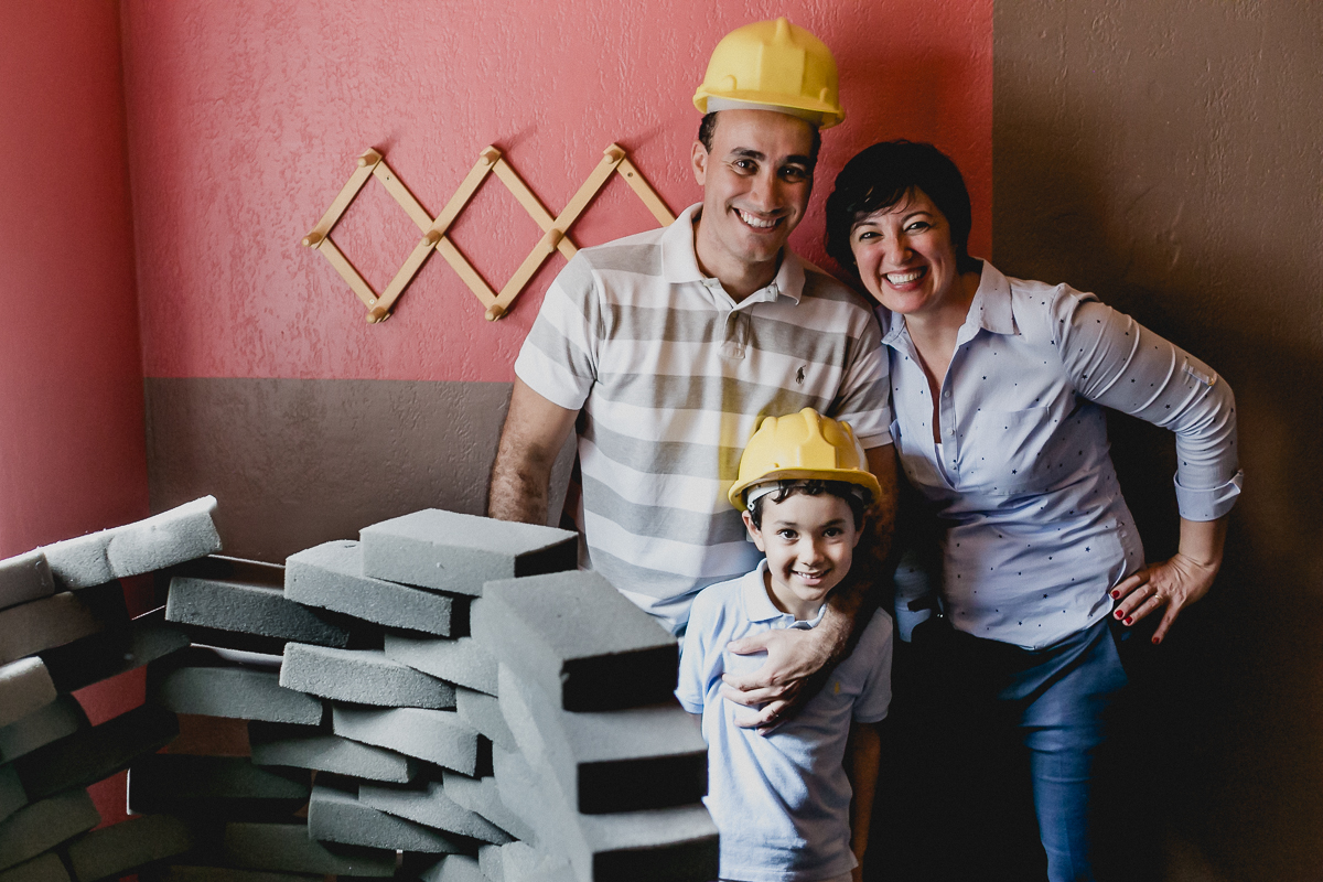 retrato em familia no muro que o pedro criou