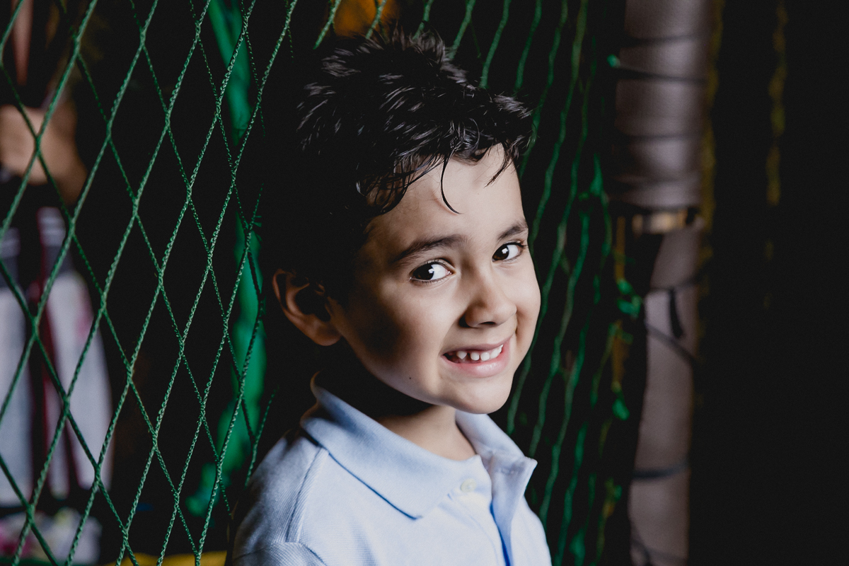 retrato do pedro de frente para a janela