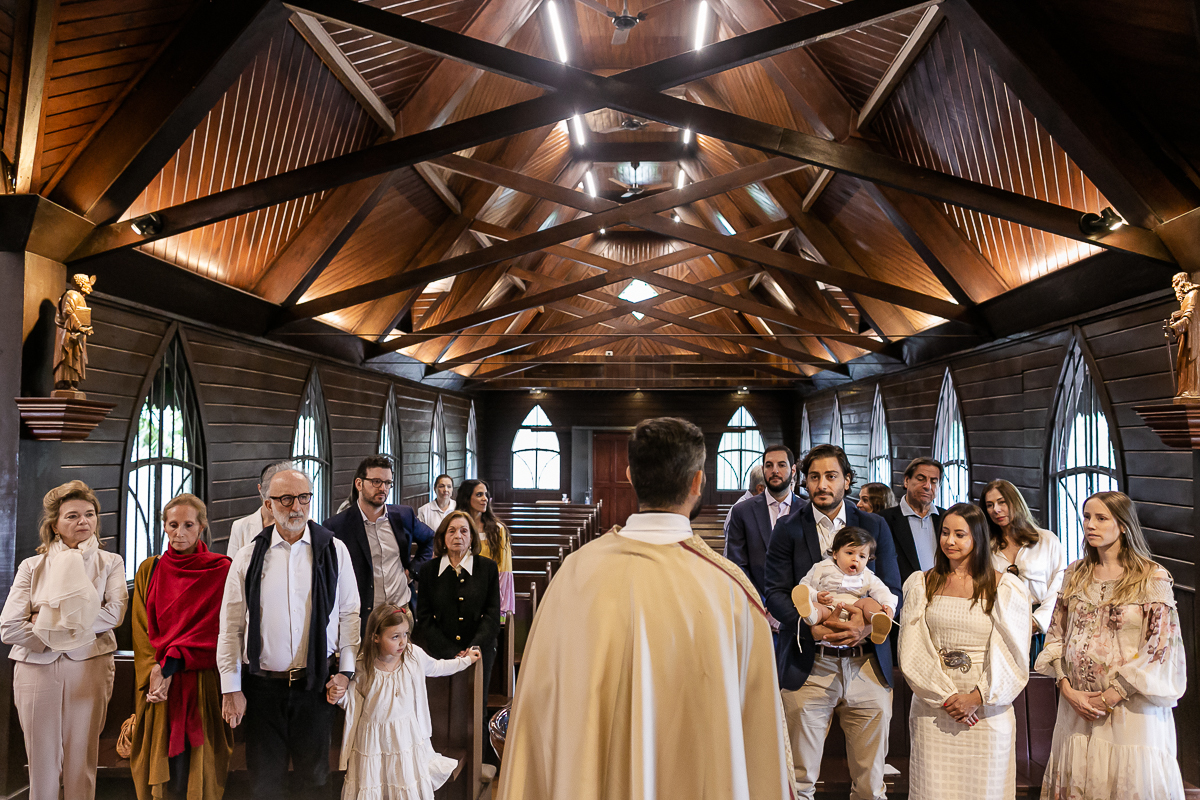 fotos do batizado do pedro michel que aconteceu na capela são pedro e são paulo no bairro cidade jardim em são paulo sp