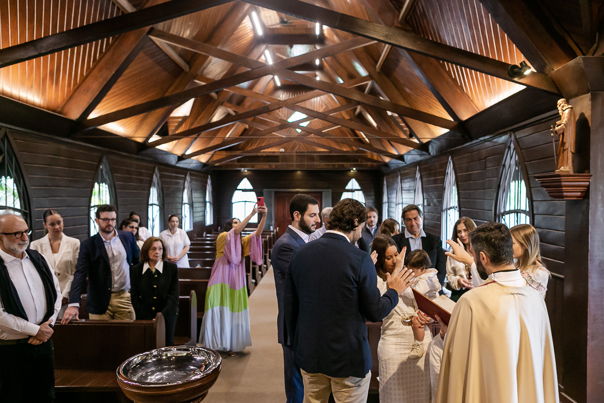 fotos do batizado do pedro michel que aconteceu na capela são pedro e são paulo no bairro cidade jardim em são paulo sp