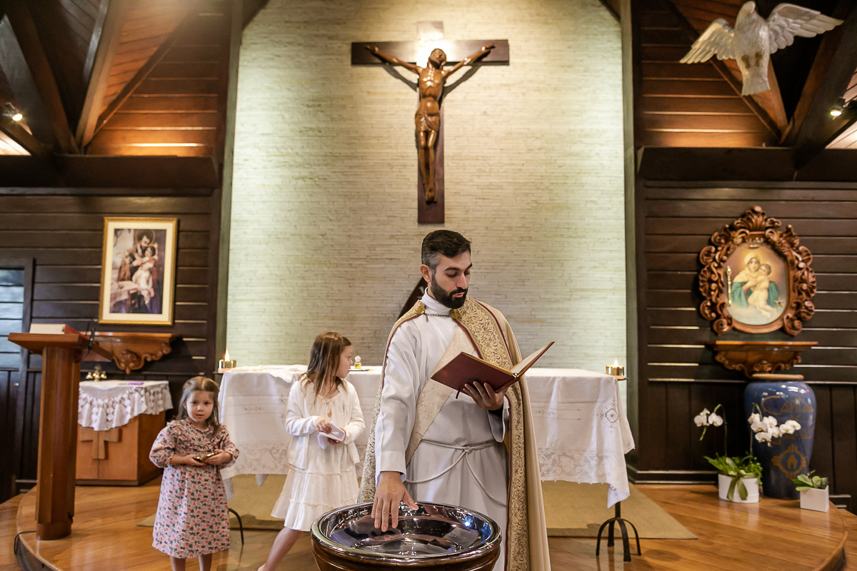 fotos do batizado do pedro michel que aconteceu na capela são pedro e são paulo no bairro cidade jardim em são paulo sp