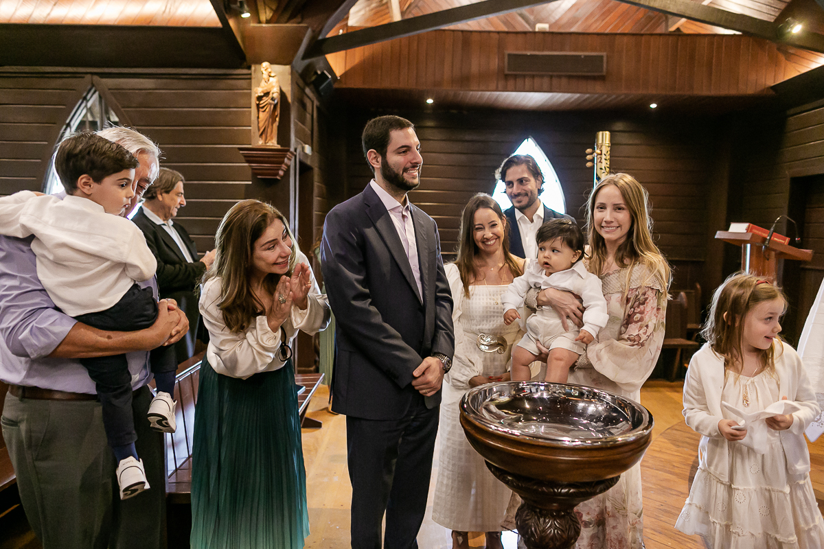fotos do batizado do pedro michel que aconteceu na capela são pedro e são paulo no bairro cidade jardim em são paulo sp