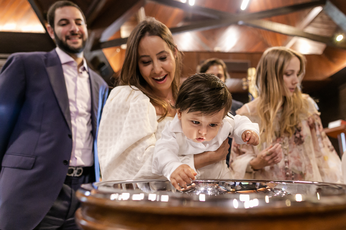 fotos do batizado do pedro michel que aconteceu na capela são pedro e são paulo no bairro cidade jardim em são paulo sp