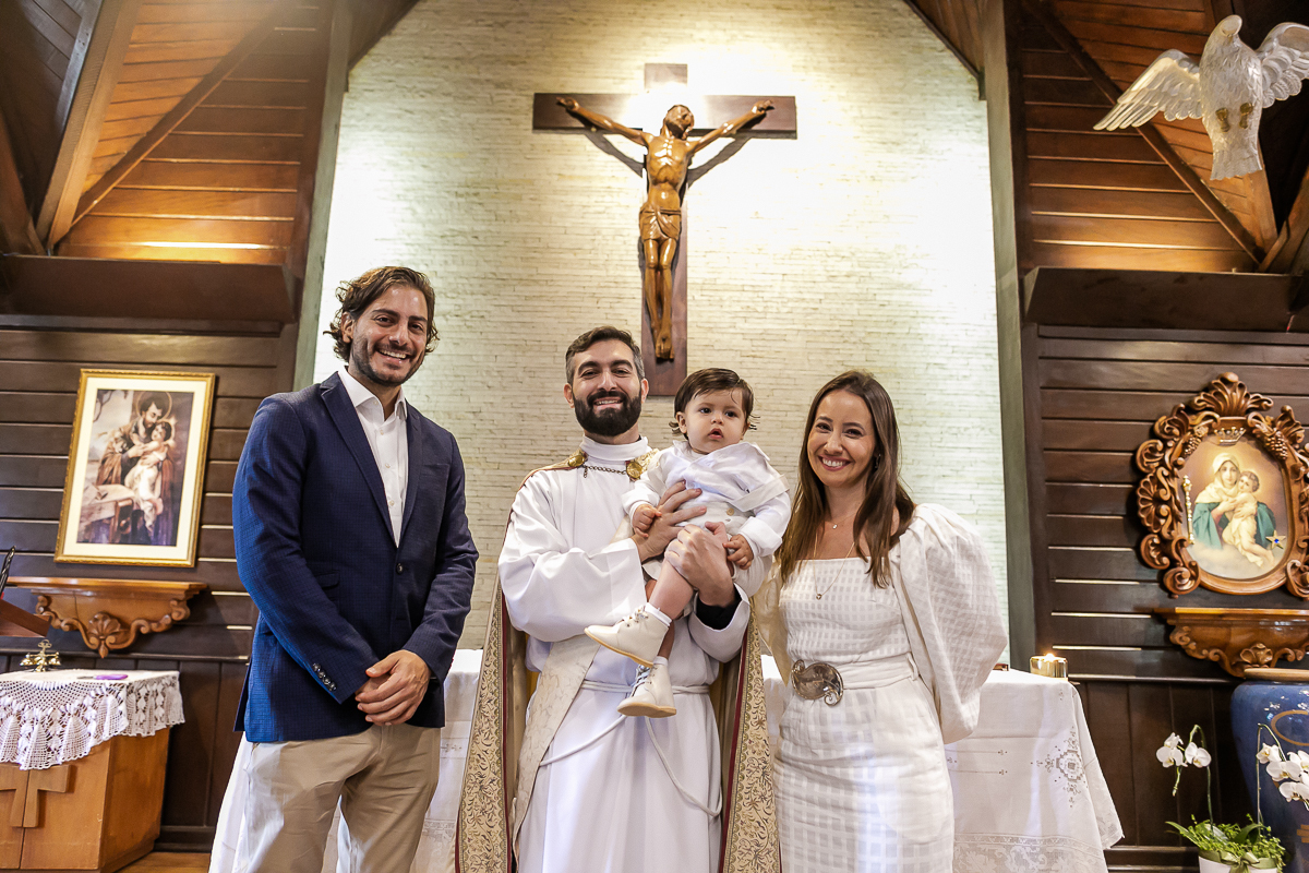 fotos do batizado do pedro michel que aconteceu na capela são pedro e são paulo no bairro cidade jardim em são paulo sp