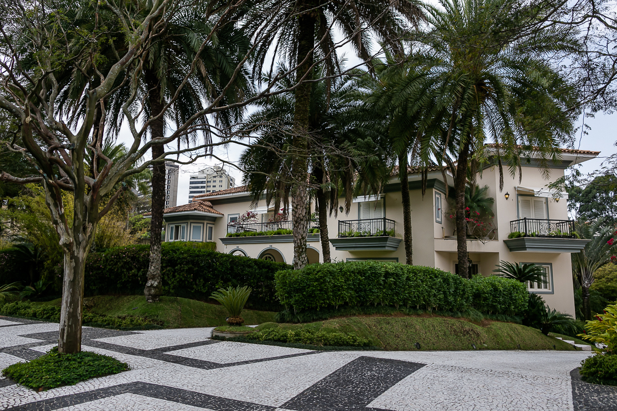 fotos do batizado do pedro michel que aconteceu na capela são pedro e são paulo no bairro cidade jardim em são paulo sp
